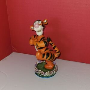 Walt Disney SHOWCASE COLLECTION Winnie the Pooh Tigger Figurine Statue